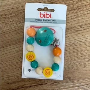 Wooden soother chain